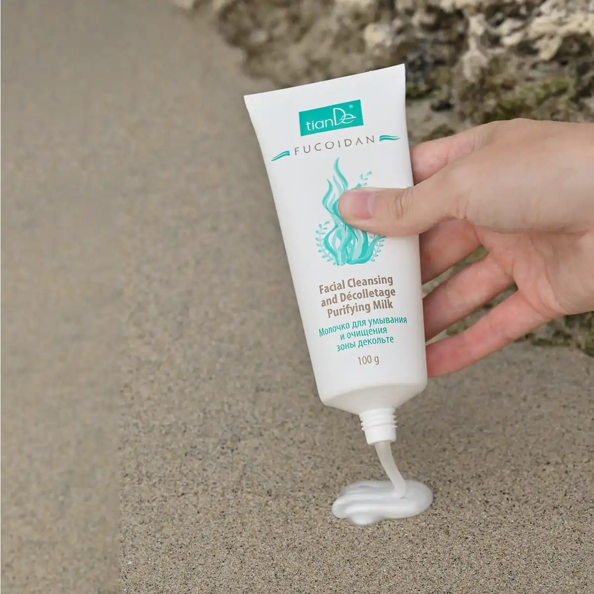 Молочко для умывания и очищения зоны декольте, 100 г